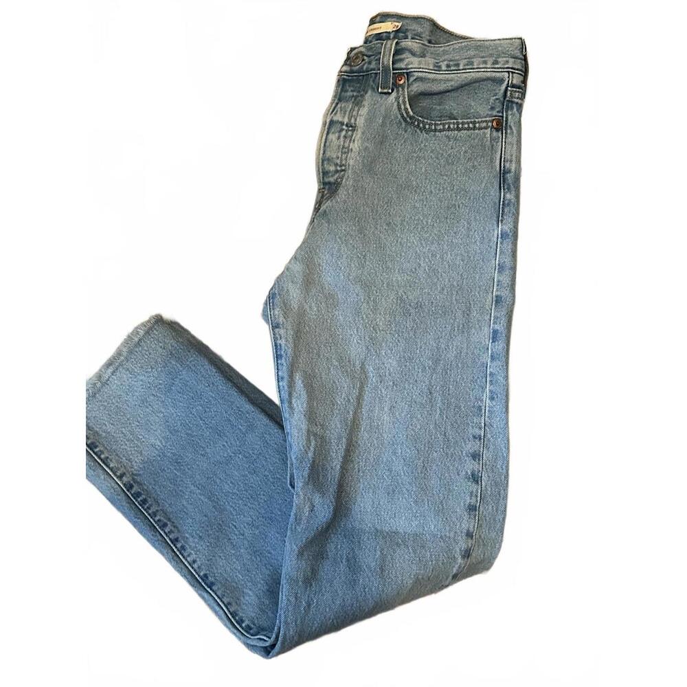 Levi's Straight Leg Jeans in Light Blue Wash